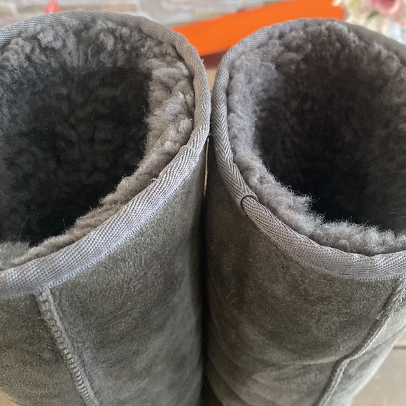 UGG Classic Tall ll - Picture 5 of 5